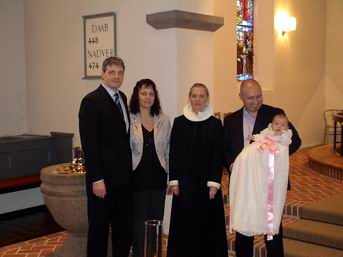 03.12.2006 - Der måtte ikke tages billeder i kirken under dåben, så her er et billede umiddelbart efter.
